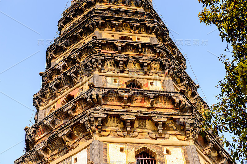 云雁塔(Tiger Hill Pagoda)位于中国东部江苏省苏州市的虎山上。