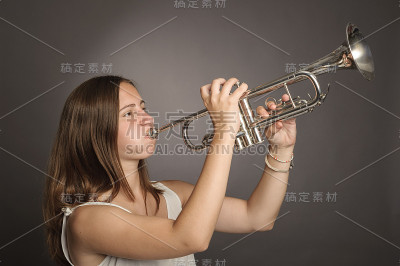 女人玩小号