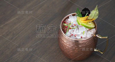 莫斯科骡子鸡尾酒上了餐桌