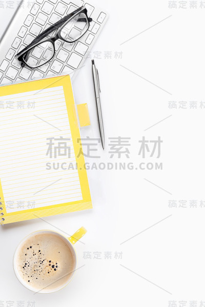 的办公桌上