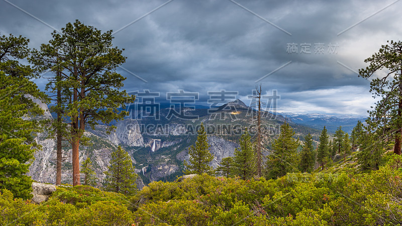 俯瞰优胜美地山谷，加利福尼亚州，美国。