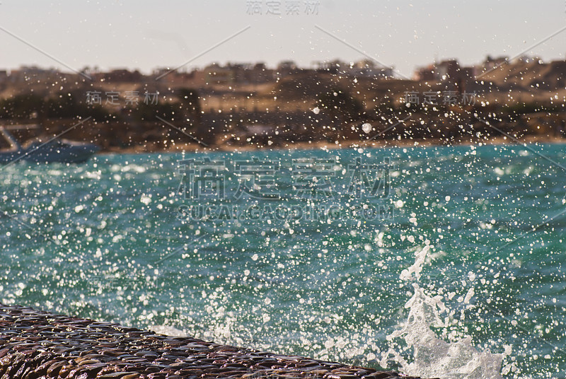 照片美丽的海水与碧绿的海水表面