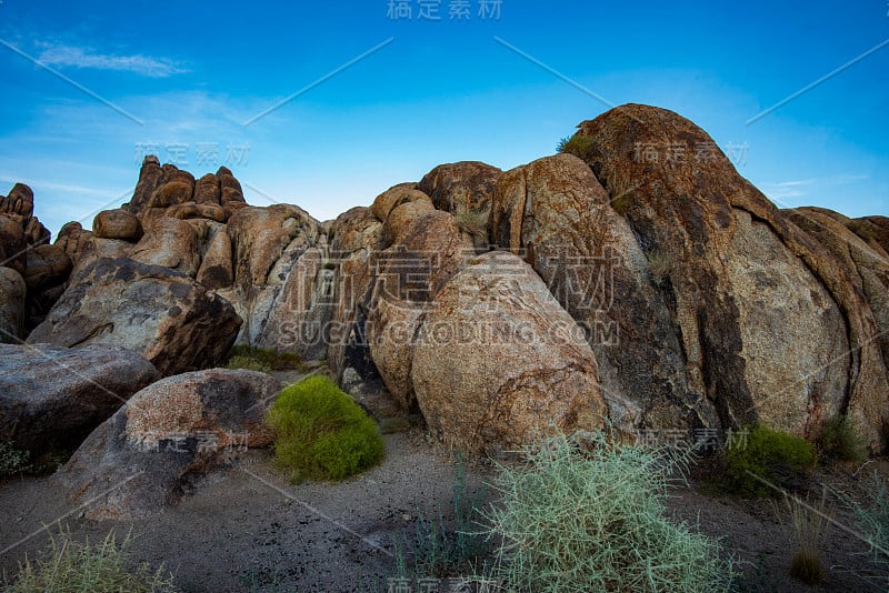 加利福尼亚的岩石在阿拉巴马山的沙漠景观