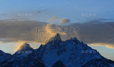 大提顿透镜云帽黄昏日落