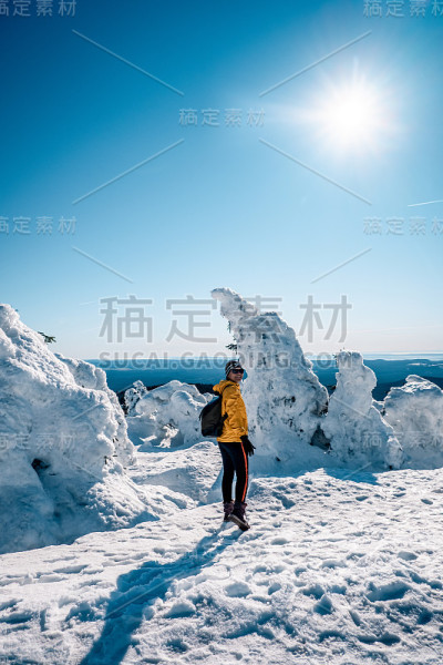 德国哈尔茨国家公园，历史上著名的蒸汽火车在冬天，德国的哈泽尔Schmallspurbahnen蒸汽机