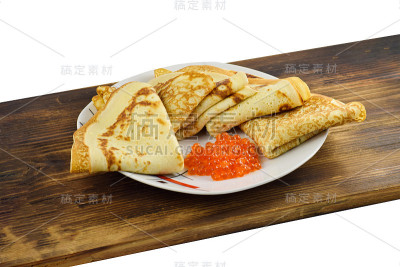 传统的俄罗斯煎饼配红鱼子酱。