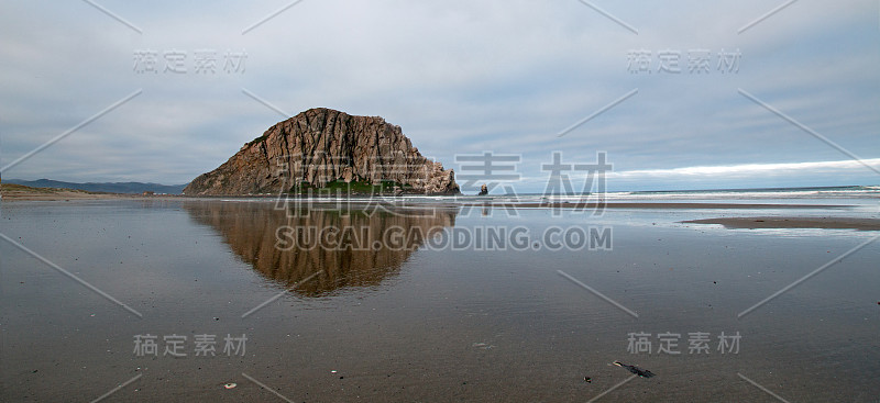 Morro Rock At Sunrise At Morro Bay State Park在美国加利