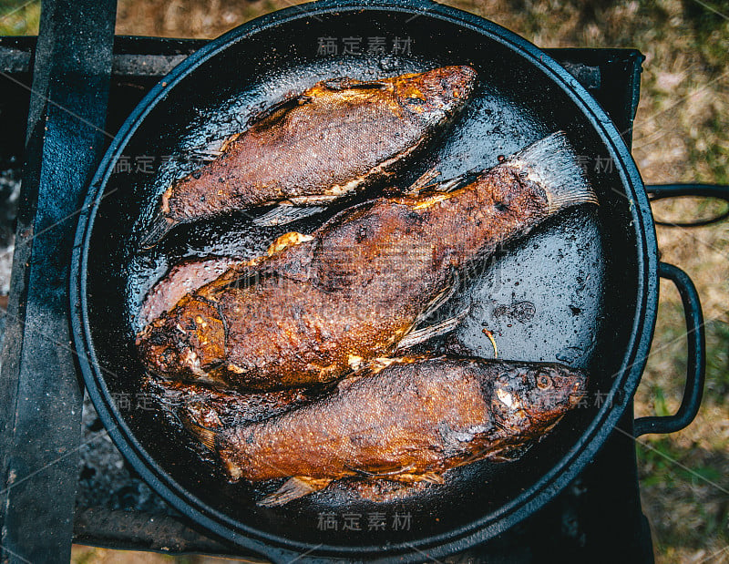 烤鱼，金黄酥脆