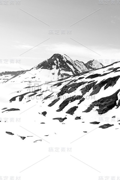 岩石的高山环境