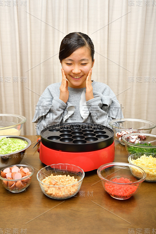 日本女孩喜欢章鱼馅饼派对