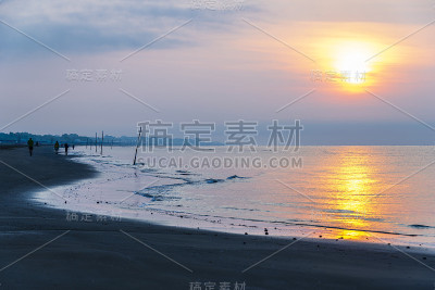 意大利Bibione泻湖上的夏日日落