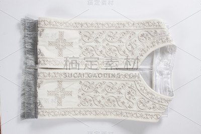 灰神父偷了白供用