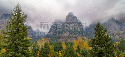 位于俄勒冈州哥伦比亚河峡谷的圣彼得圆顶教堂