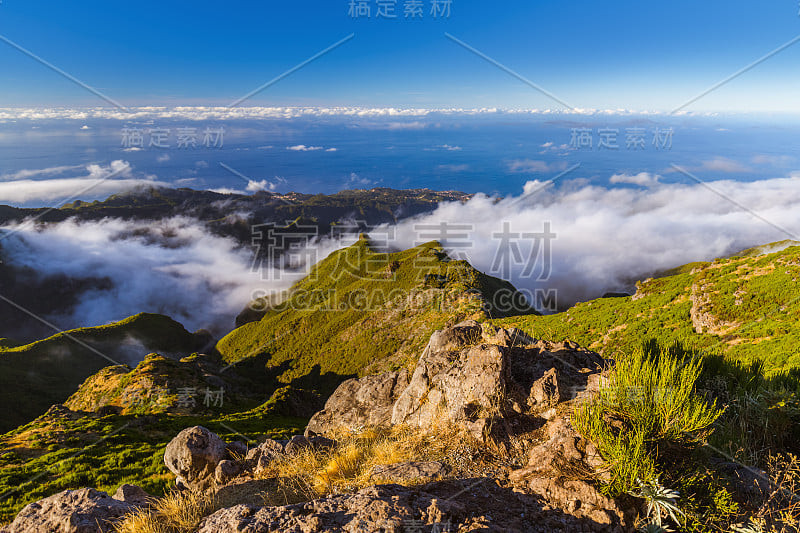 徒步旅行Pico Ruivo和Pico do Arierio -马德拉葡萄牙