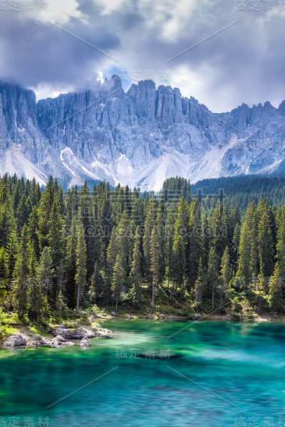 Carezza湖，Dolomites，南蒂罗尔，意大利