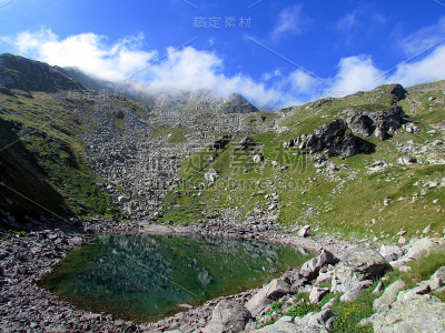 山自然的镜子