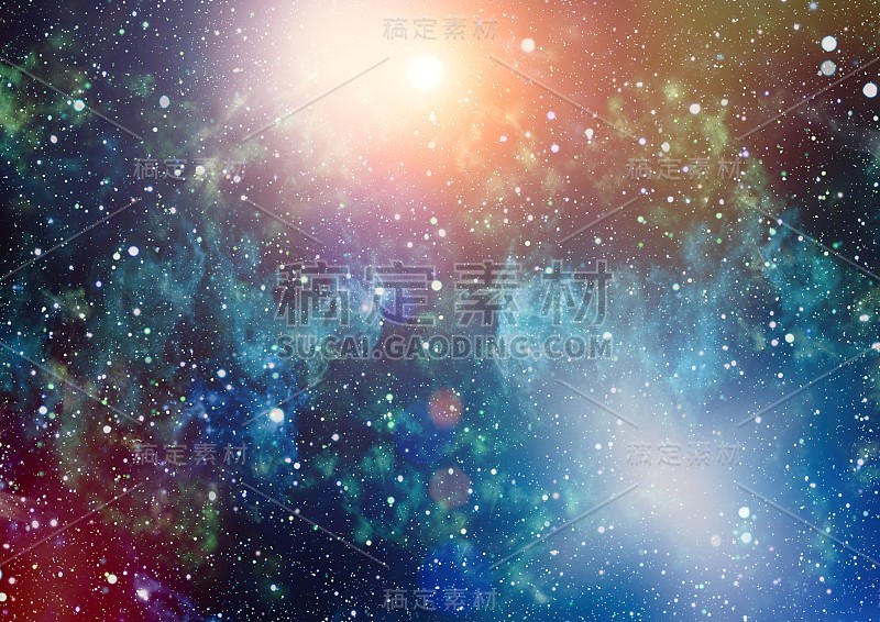 满是星星的黑暗夜空。外太空中的星云