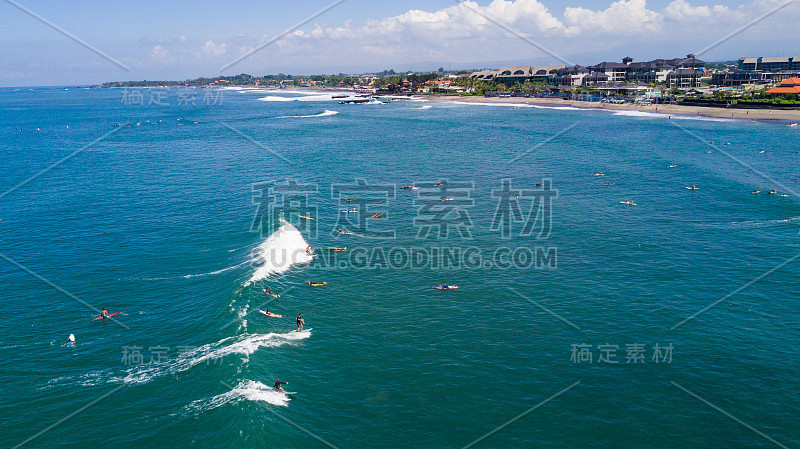 沧谷海滩鸟瞰图与冲浪者沧谷海滩位于巴厘岛西部