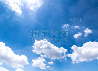 蓝天上的云朵