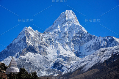 来自珠穆朗玛峰的塔阿玛达布拉姆峰