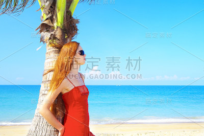 用红色