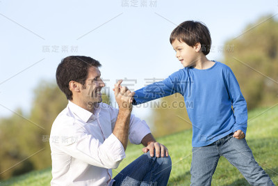 儿子给他的父亲五