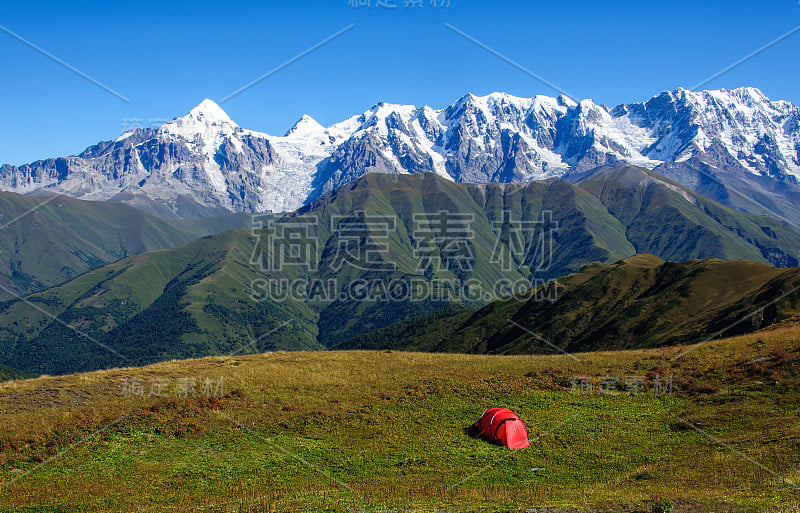 在高山露营