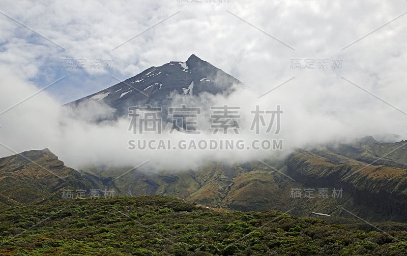 埃格蒙特火山的云围巾