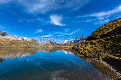 令人惊叹的Tannensee和瑞士阿尔卑斯山的景色