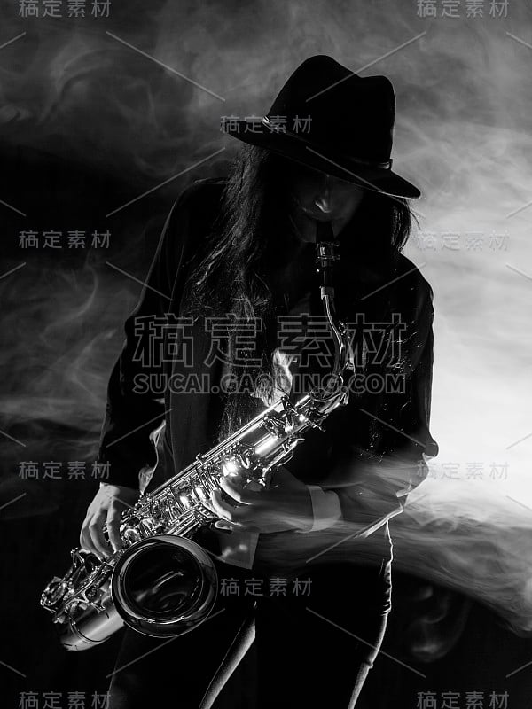 Sax的女士