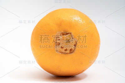 成熟橙子孤立在白色背景裁剪路径