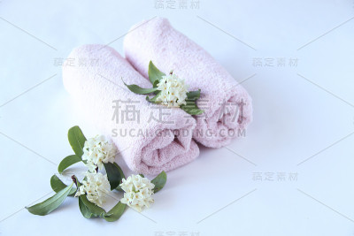 毛巾和白色瑞香(金秋歌)