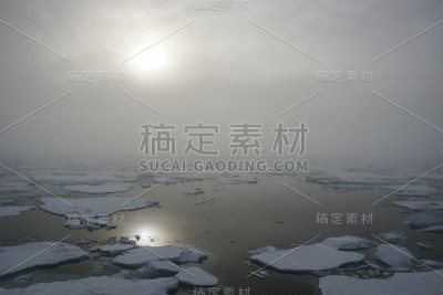 斯瓦尔巴群岛附近的北极浮冰令人惊叹的景色