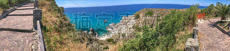 意大利南部美丽的海岸线全景，夏季