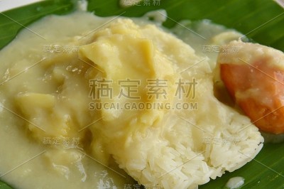 榴莲配香蕉叶椰浆糯米饭