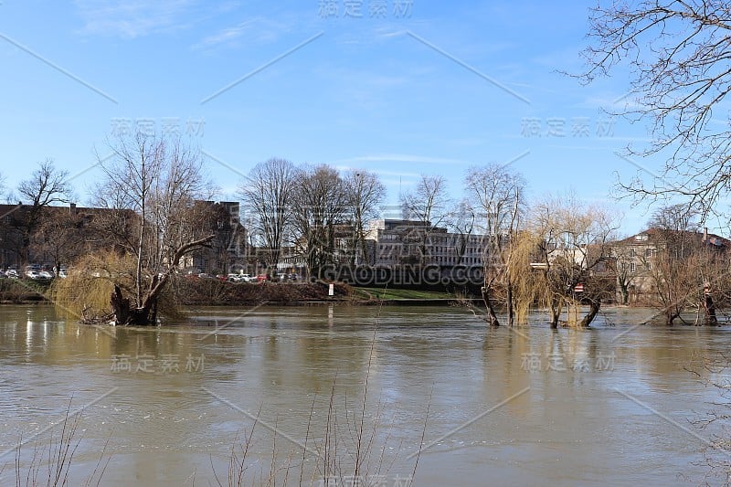 杜布斯河在城市Besançon