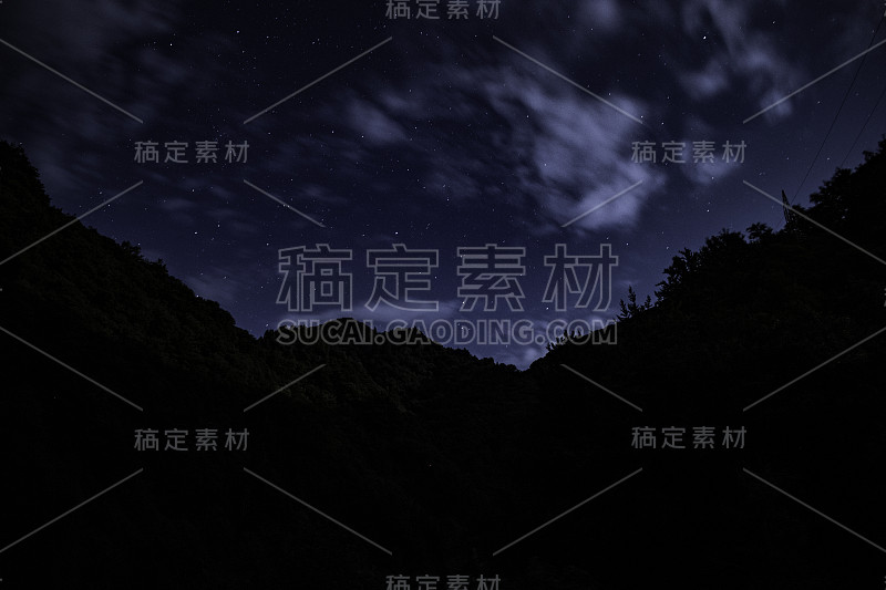 山丘上的星空