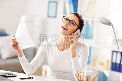 在家办公的女性