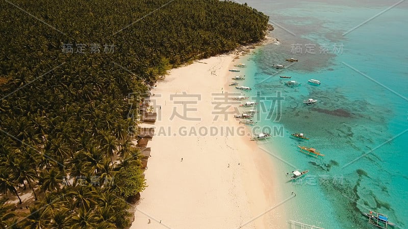 鸟瞰图美丽的海滩热带岛屿。达科岛，菲律宾，Siargao