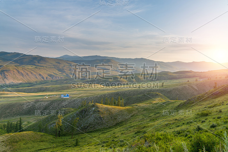 高山草甸景观与日出风景