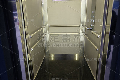 现代和空电梯内部