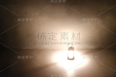 黑暗中的一盏灯