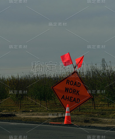 阴天道路施工标志