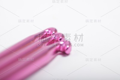 粉色金属钩孤立