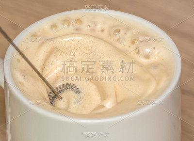 煮咖啡，泡牛奶