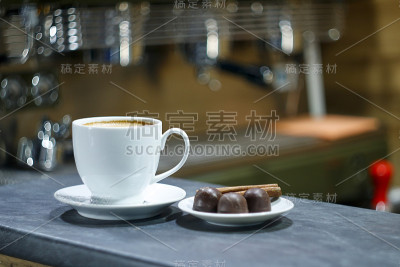 咖啡机在酒吧，酒吧，餐厅煮咖啡
