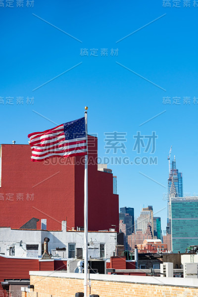 纽约皇后区长岛市屋顶上的美国国旗