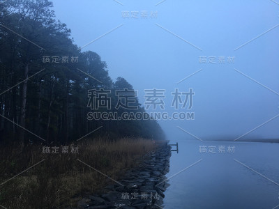 一个雾蒙蒙的早晨