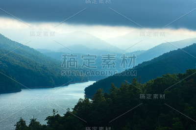 丰塔纳湖