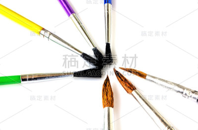 画笔在白色背景上隔离